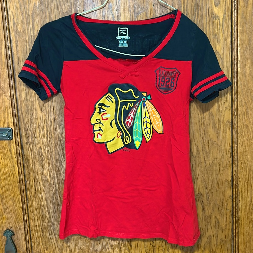 ProEdge Women’s V-Neck Blackhawks Toews Tee